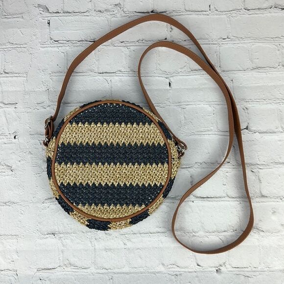 Thirty-One Roundabout Crossbody Navy Blue Striped Straw Purse - Picture 2 of 7